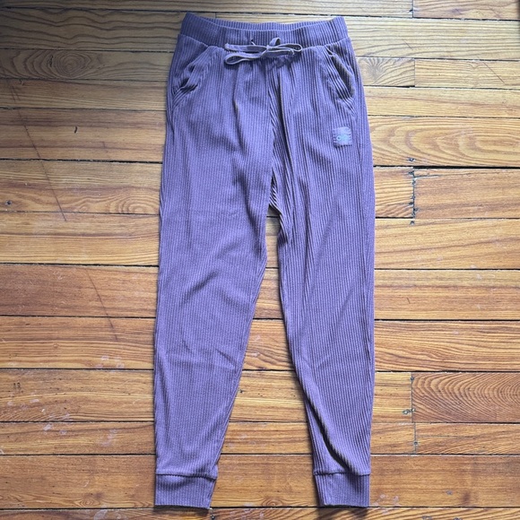 ALO Yoga Dusty Pink Ribbed Muse Sweatpants | Small | Woodrose | Great Condition - Picture 4 of 4